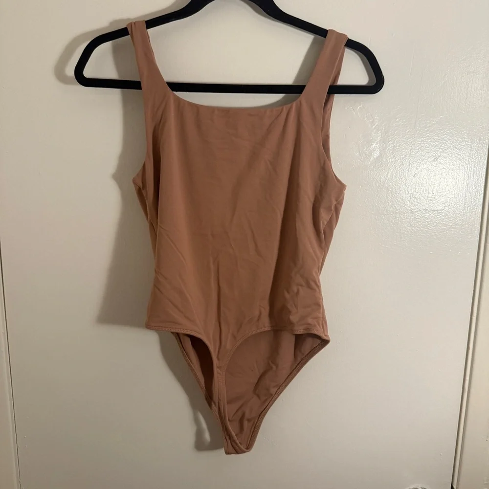 Babaton by Aritzia One Piece Tan Bodysuit Womens Large - Picture 4 of 8